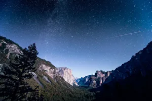 Images Dated 22nd September 2015: The Milky Way over El Capitan and Half Dome Mountain from Tunnel VIew, Yosemite National Park