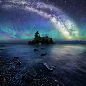 Aurora Borealis Collection: Milky Way Over Hollow Rock