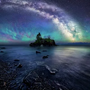 Iceland Gallery: Milky Way Over Hollow Rock