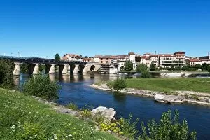 Urban Road Gallery: Millau / France old town at Tarn River - Historic bridge and the Millau Viaduct