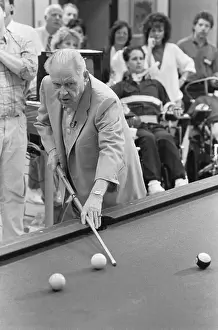 Billiard Cue Prints: Minnesota Fats Shooting Pool