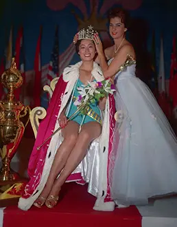 Miss Universe 1959 Being Crowned by Predecessor