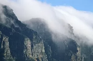 Images Dated 21st July 2006: Mist Over Table Mountain