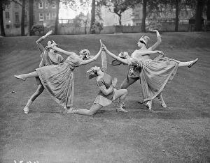Margaret Morris Movement (MMM) Gallery: MMM Dancers showing their special style
