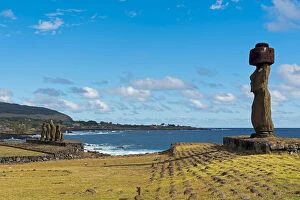 Images Dated 2nd June 2012: Moai, UNESCO World Heritage Site, Rapa Nui, Easter Island, Chile