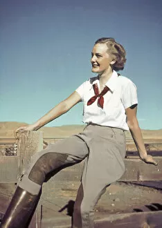 Images Dated 28th October 2014: Model Posing Circa 1938