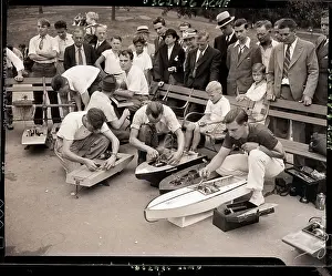 Model Speedboat Racers Tune Up Boats