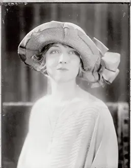 Softness Prints: Model Wearing Wide Brim Hat