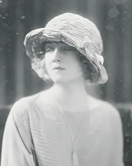 Softness Prints: Model Wearing Wide Brim Hat