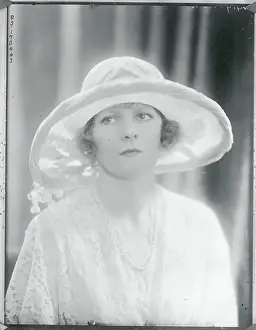 Softness Prints: Model Wearing Wide Brim Hat