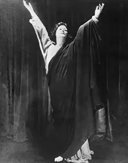 Modern Dancer Isadora Duncan