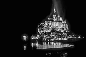 Images Dated 29th March 2011: Mont Saint Michel at Night