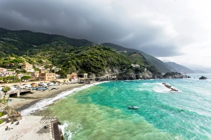 Images Dated 9th October 2014: Monterosso al Mare coastline, Cinque Terre, Italy