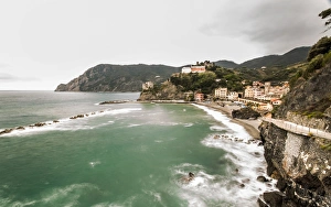Images Dated 9th October 2014: Monterosso al Mare coastline, Cinque Terre, Italy