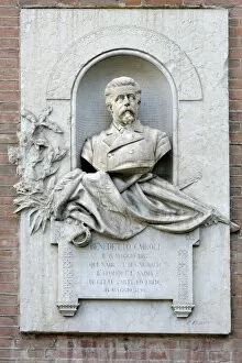 Images Dated 5th June 2014: Monument to Benedetto Cairoli, freedom fighter Prime Minister, Piazza Indepenzia, Verona, Veneto