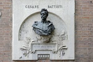 Images Dated 5th June 2014: Monument to Cesare Battisti, politician, Piazza Indepenzia, Verona, Veneto, Italy
