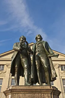 Monument to Goethe and Schiller, German National Theatre, Theaterplatz square, Weimar, Thuringia, Germany