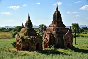 Images Dated 16th November 2015: Monuments 1818 and 1817 in Bagan, Myanmar