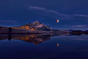 Images Dated 27th September 2015: Moon Eclipse in Crested Butte