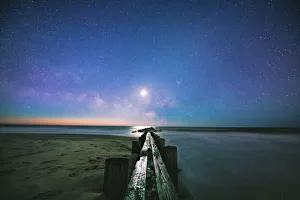 Images Dated 24th January 2017: The moon and the Milky way
