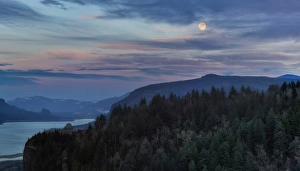 Ravine Collection: Moonrise at Columbia River Gorge