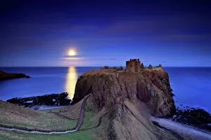 Images Dated 19th January 2011: Moonrise dunnottar castle aberdeenshire Scotland