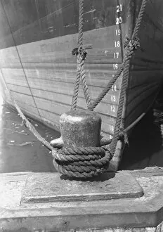 Images Dated 1st December 2006: Moored boat, (B&W), close-up