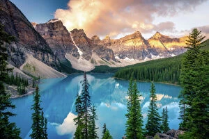 Banff National Park, Canada Gallery: Moraine Lake, sunrise view. Canadian Rockies, Alberta, Canada