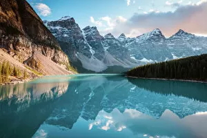 Images Dated 13th April 2018: Moraine lake at sunset, Banff, Canada
