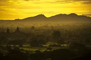 Images Dated 5th October 2013: Morning bagan