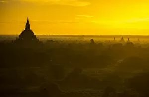 Images Dated 5th October 2013: Morning Bagan