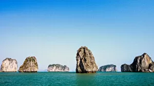 Images Dated 4th July 2016: Morning in Ha Long Bay