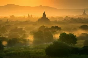 Images Dated 21st December 2016: Morning light in Bagan ancient city, Mandalay, Myanmar