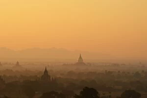 Images Dated 16th January 2016: Morning scene in Old Bagan, Myanmar