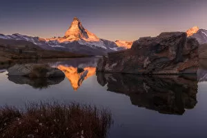 Images Dated 25th September 2017: Morning view at Stellisee lake with Matterhorn background