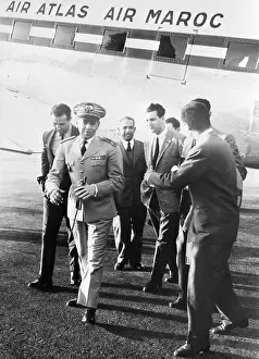 Rebel Prints: Moroccan Rebel Leaders Walk from Plane