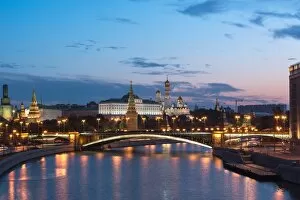 Images Dated 5th October 2015: Moscow Kremlin and Moscow river at night