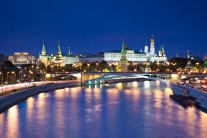 Images Dated 12th October 2013: Moscow Kremlin and Moskva river at dusk
