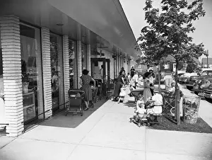 Housing Prints: Mothers and Children in Levittown Shopping Center