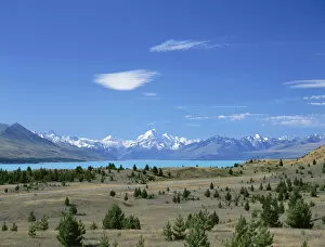 Images Dated 19th November 2009: Mount Cook and a Lake Pukaki. New Zealand