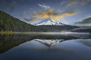 Images Dated 12th June 2010: Mount Hood from Trillium Lake