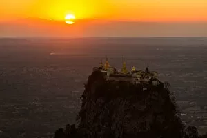 Images Dated 14th December 2013: Mount Popa