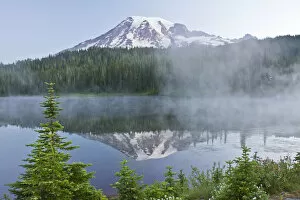Images Dated 17th August 2016: Mount Rainier and Reflection Lakes in fog, Mount Rainier National Park, Washington State, USA