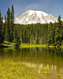 Images Dated 16th August 2016: Mount Rainier and Reflection Lakes on sunny day, Mount Rainier National Park, Washington State, USA