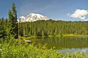 Images Dated 16th August 2016: Mount Rainier and Reflection Lakes on sunny day, Mount Rainier National Park, Washington State, USA