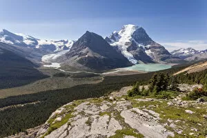 Images Dated 1st August 2013: Mount Robson and Berg Lake, Mount Robson Provincial Park, British Columbia Province, Canada