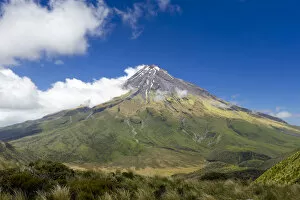 Images Dated 11th January 2013: Mount Taranaki volcano, Pouakai Range, Egmont National Park, Taranaki Region, New Zealand