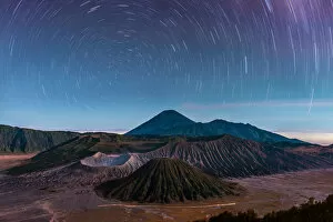 Images Dated 22nd June 2015: Mountain Bromo and the star trails