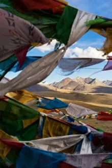 Images Dated 30th May 2016: The mountain range and prayer flag, Tibet, China