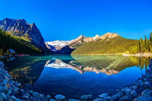 Lake Louise, Canada Gallery: Mountain reflection on lake Louise at sunrise